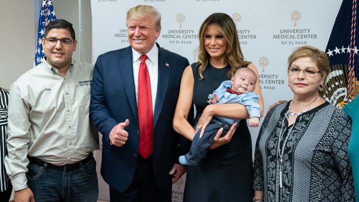 جنجال تصویر ترامپ و همسرش با یک نوزاد +عکس