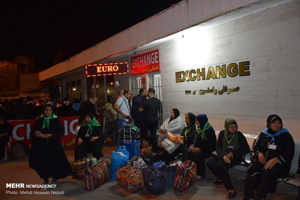 عکس/ ورود زائران خارجی اربعین به مرز آستارا