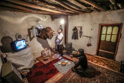 دو چوپان ترکیه‌ای آموزش دهنده شتر در استان وان ترکیه
