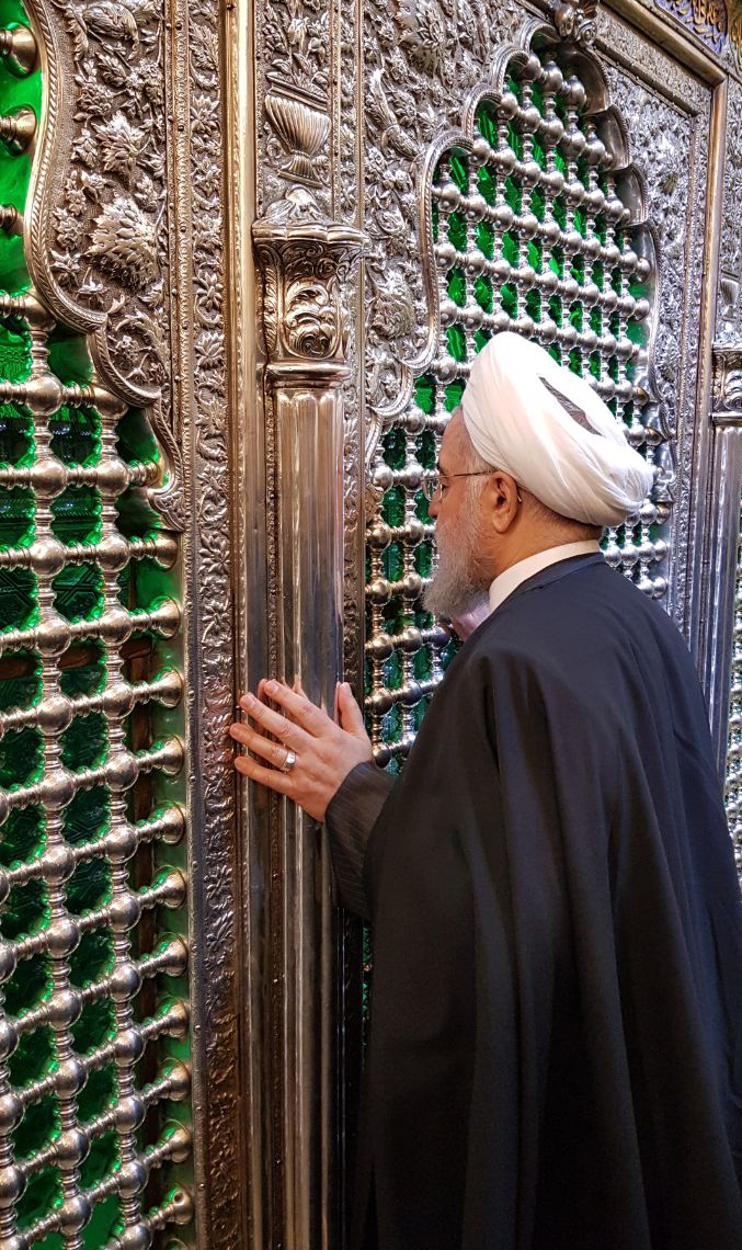 عکس/ تشرف روحانی به حرمین شریفین امام کاظم و امام جواد