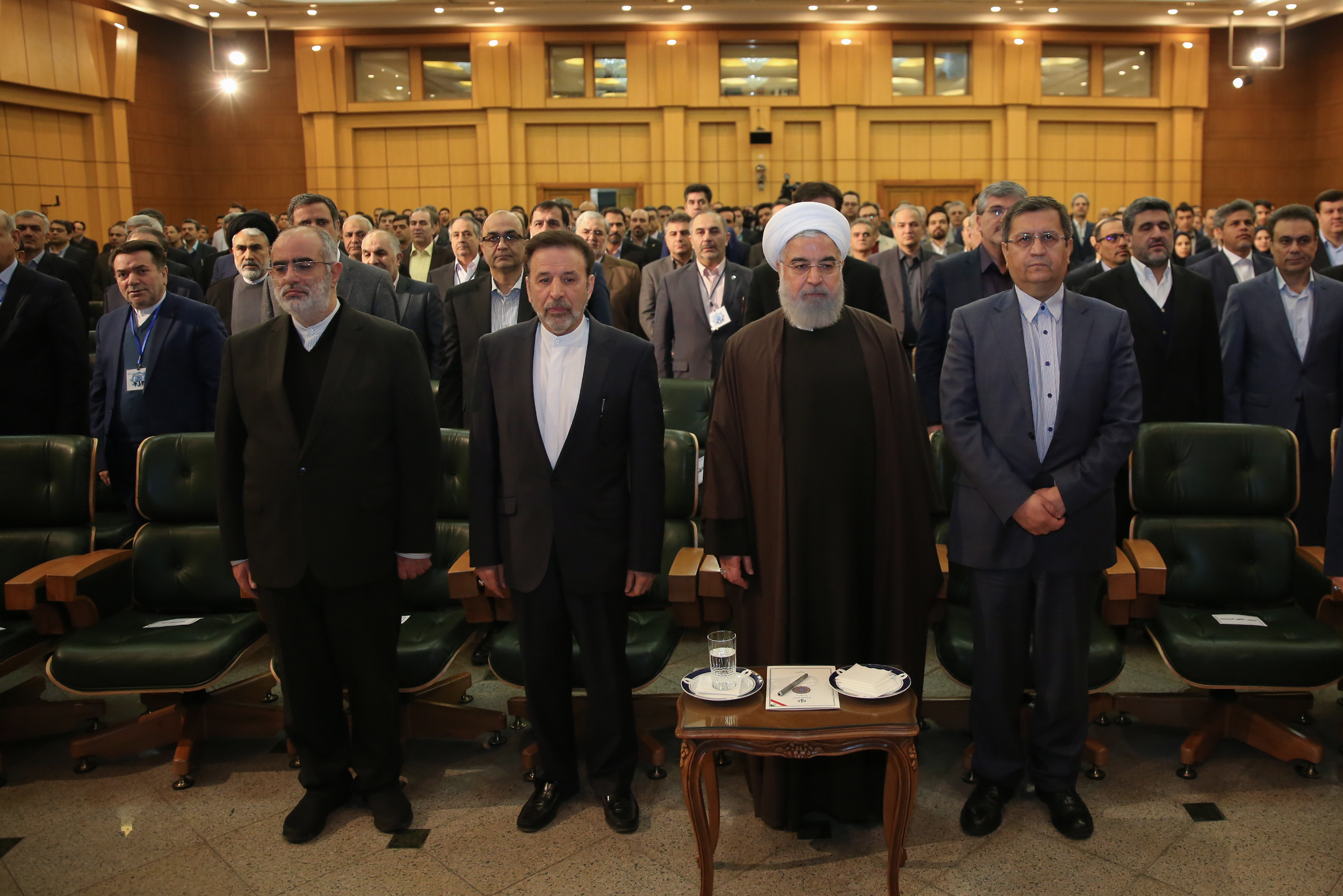 روحانی: از ظریف، همتی و زنگنه به خاطر تحمل فشارها تشکر می‌کنم/ بشار اسد از وزرات خارجه ایران تشکر ویژه کرد/ سال آینده، سال مهار تورم است
