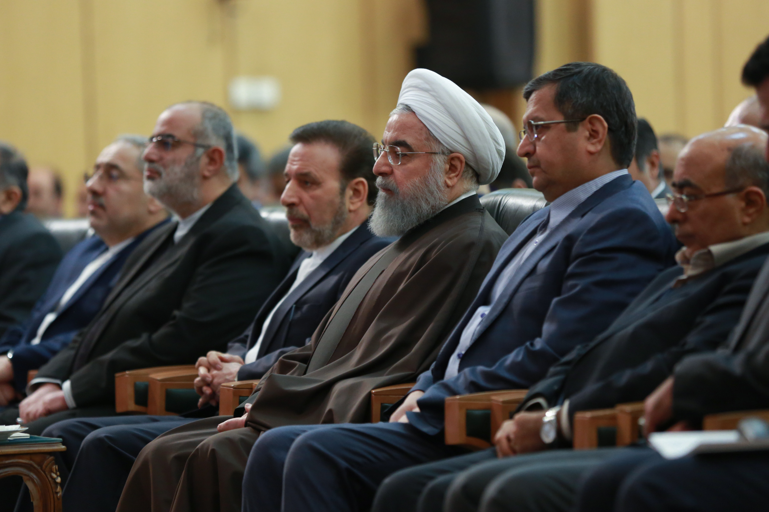 روحانی: از ظریف، همتی و زنگنه به خاطر تحمل فشارها تشکر می‌کنم/ بشار اسد از وزرات خارجه ایران تشکر ویژه کرد/ سال آینده، سال مهار تورم است