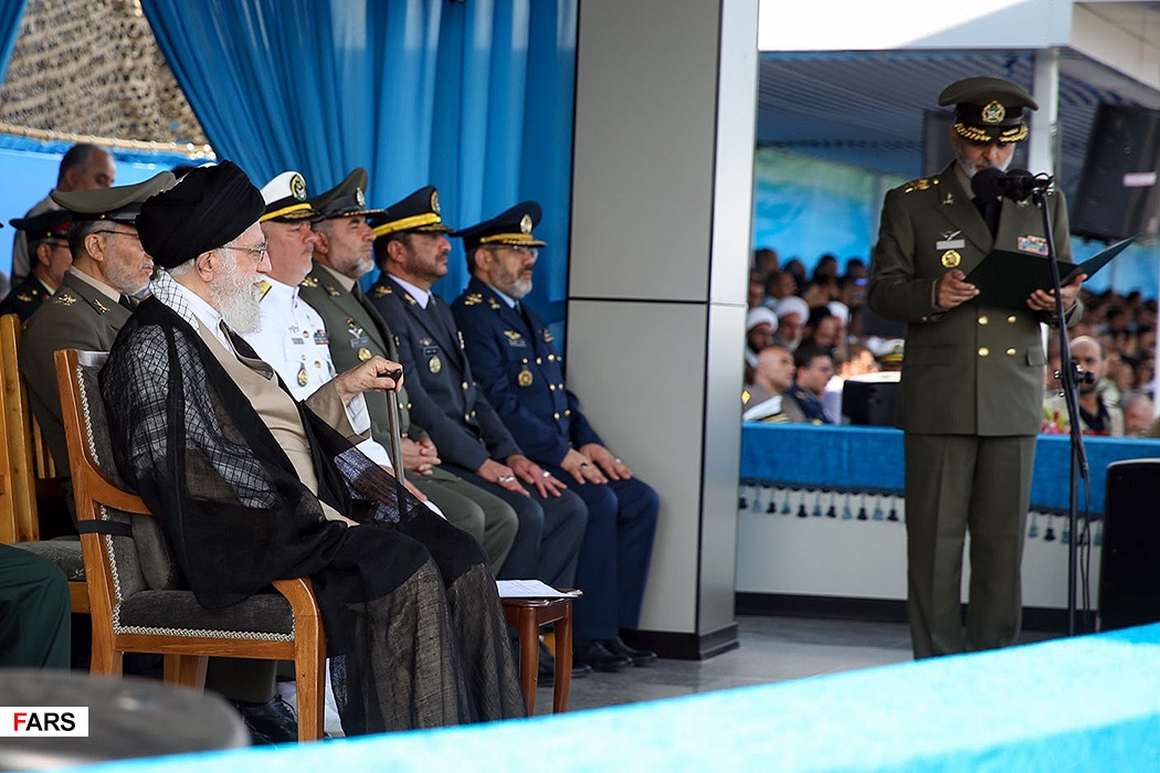 حضور فرمانده معظم کل قوا در دانشگاه علوم دریایی نوشهر
