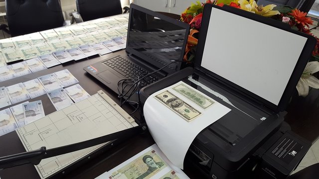 بلیت‌فروش مترو باند جعل اسکناس را منهدم کرد + عکس