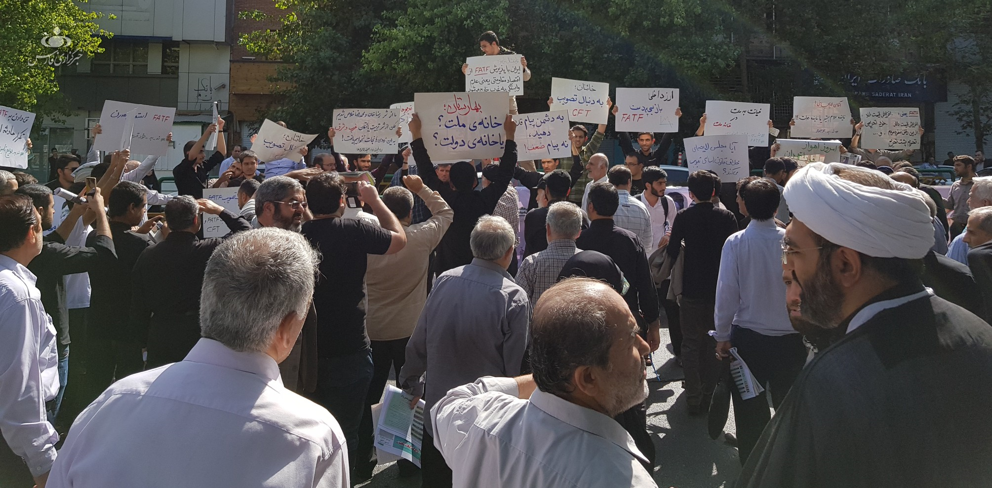 تجمع دانشجويان دانشگاه‎هاي تهران در اعتراض به لوايح مرتبط با FATF