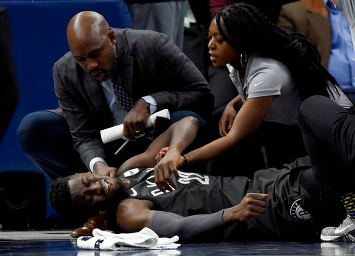 مصدومیت شدید بازیکن NBA و بهت و حیرت حاضران+فیلم و عکس