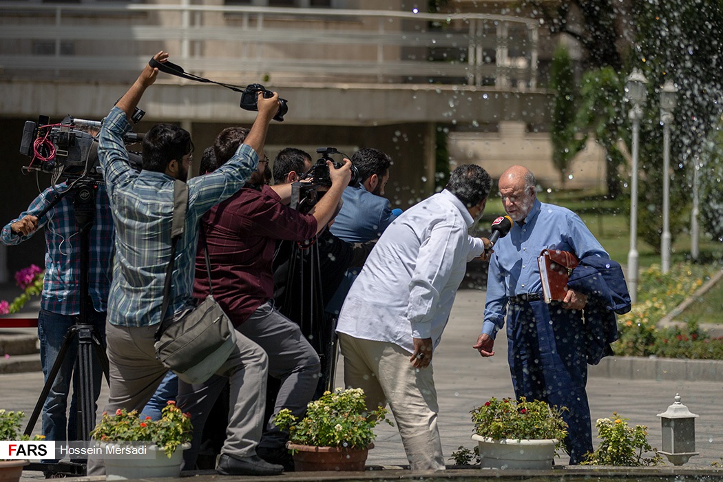 عکس/ دردسر مصاحبه از پشت خط قرمز
